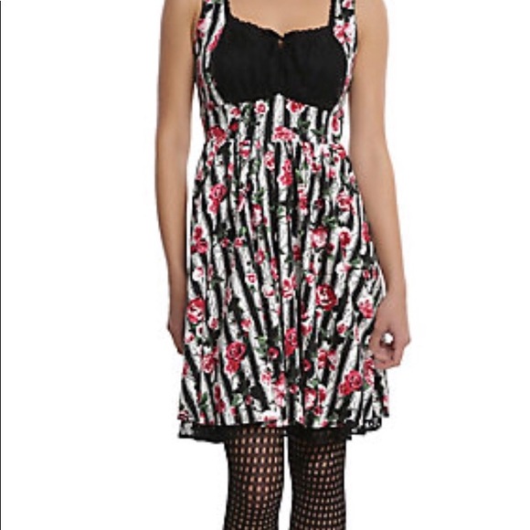 Hot Topic Dresses & Skirts - Hot Topic stripe floral dress with hidden pockets